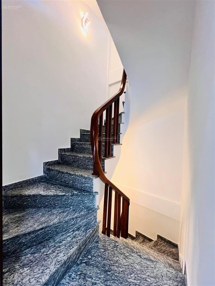 Nhà mới đẹp ở ngay, phố thái hà, 30m ra ô tô, ngay ga metro thái hà, trước nhà thoáng sáng, ở thích