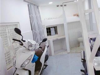Phòng nhỏ dưới đất, sạch đẹp, giờ tự do,gác suốt,máylạnh, rất tiện đi lại,gần chợ phú lâm