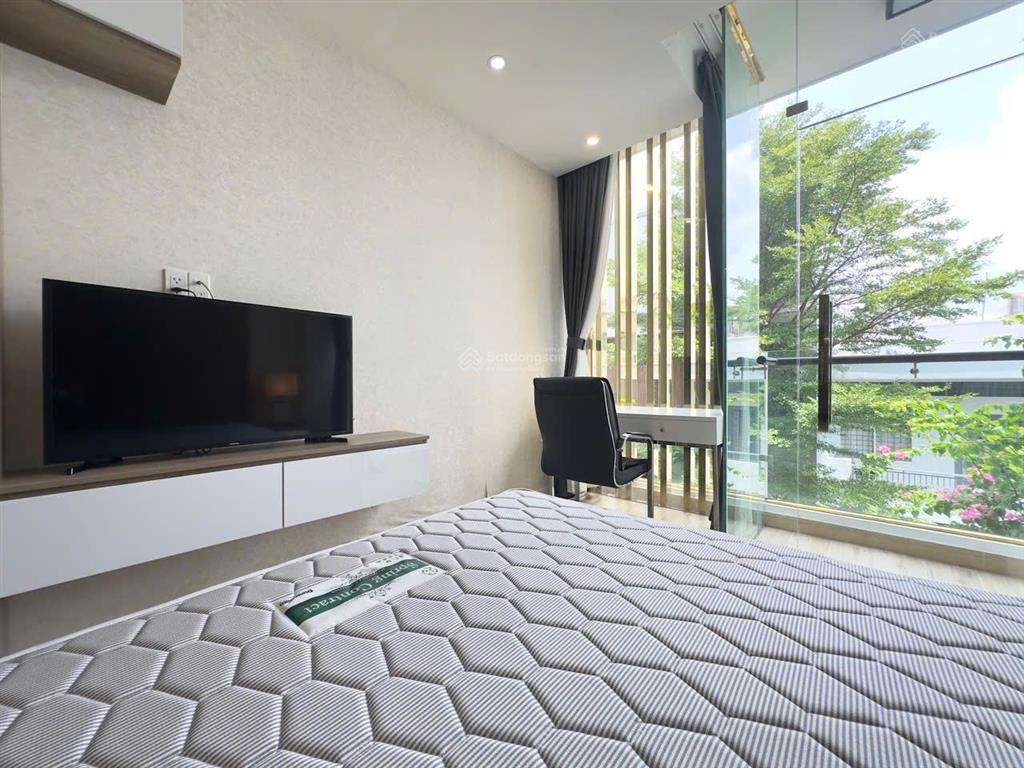Căn hộ ban công full nội thất, thang máy, hầm xe gần cầu công lý  lê văn sỹ quận 3