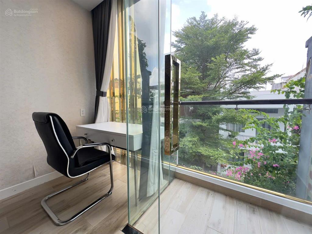 Căn hộ ban công full nội thất, thang máy, hầm xe gần cầu công lý  lê văn sỹ quận 3