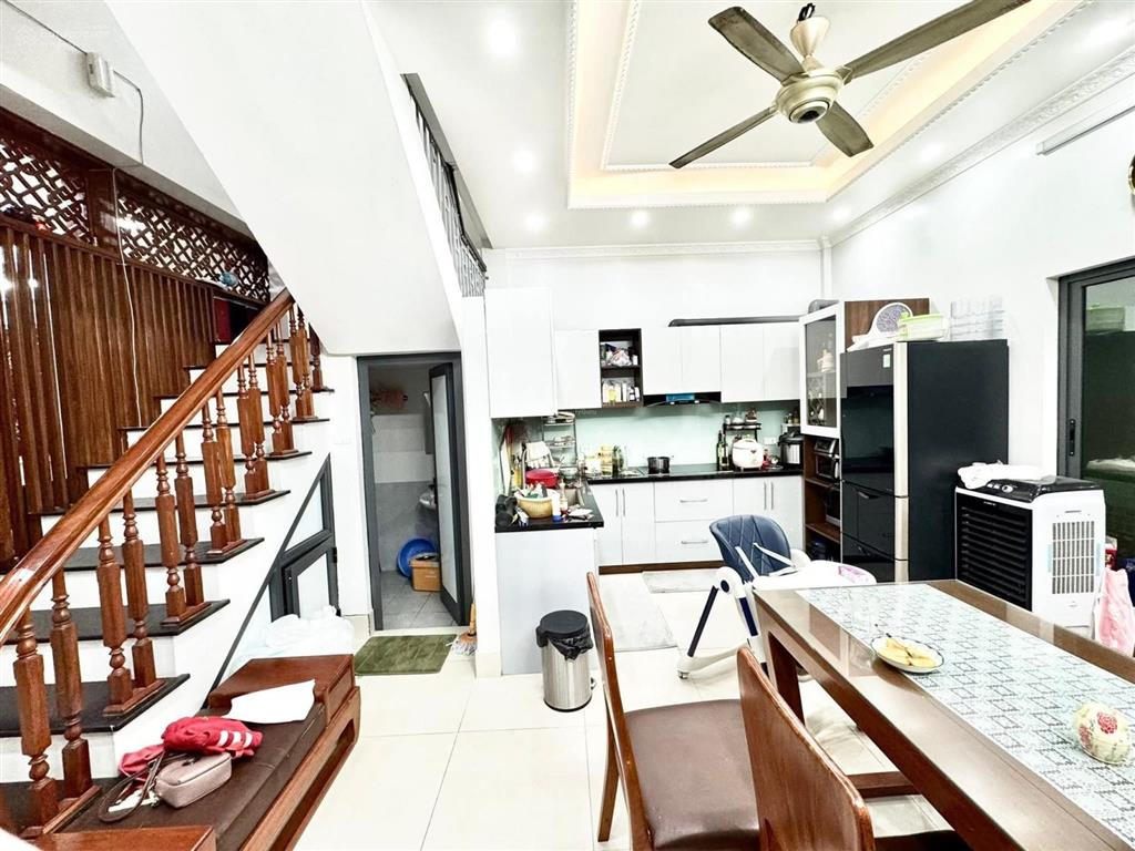 Rẻ. 13.5 tỷ, 62m2 x 5t, mt 5.3m gốc đề, minh khai  ngõ thông, ô tô, kinh doanh, sổ a4, 2 thoáng.