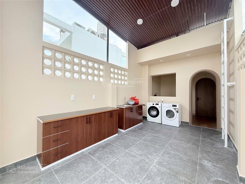 Giáp q1  thông phan đình phùng  toà chdv  dòng tiền 50 triệu/tháng  45m2  6pn hơn 9 tỷ