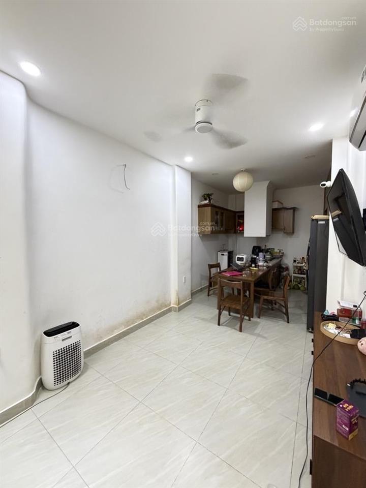 Phú nhuận nhà 2 tầng  hẻm 1 xẹt sát mặt tiền 55m2 ( 3.9m x 16m)  gần công viên gia định