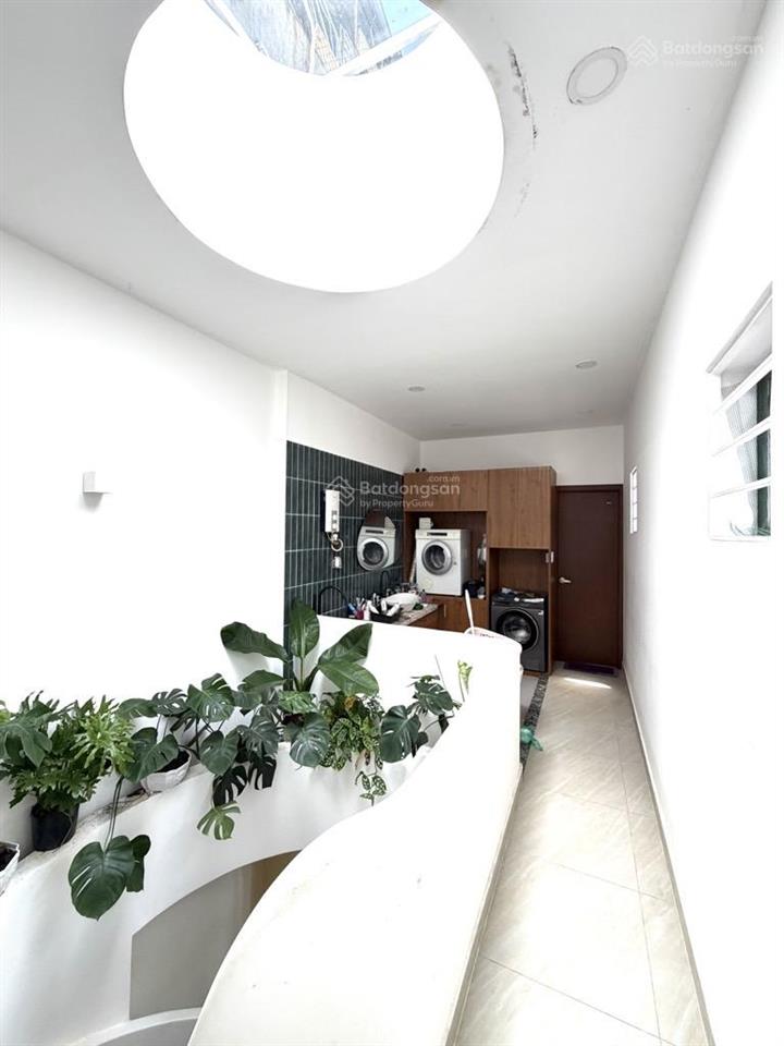 Phú nhuận nhà 2 tầng  hẻm 1 xẹt sát mặt tiền 55m2 ( 3.9m x 16m)  gần công viên gia định