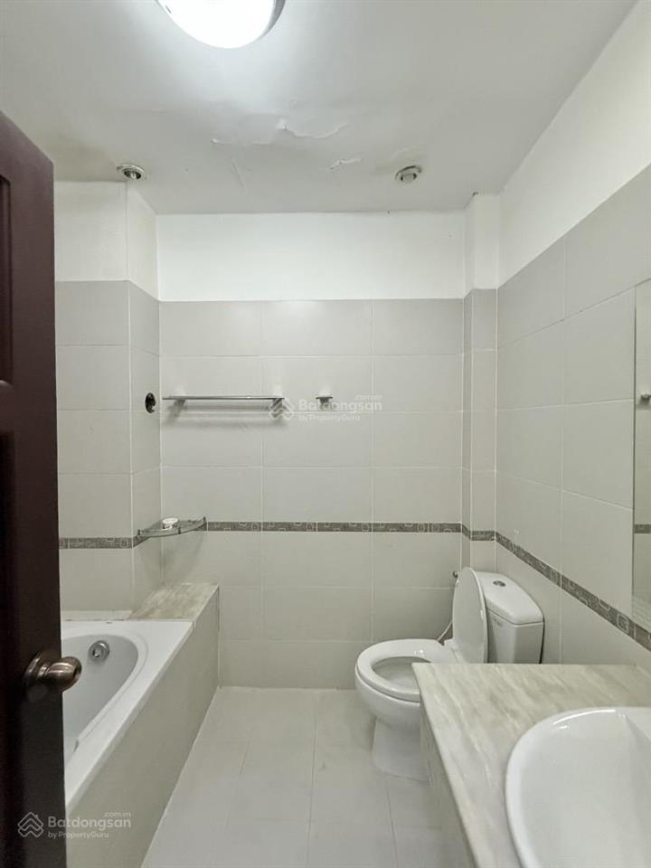 Mặt tiền hoa lan 5 tầng phường 1, phú nhuận 50m2 (4.5m 11m) khu vip nhất đường hoa  một đời chủ