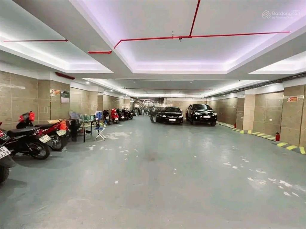 Bán tòa nhà văn phòng trần thái tông, quận cầu giấy, 150m2, 8 tầng (có hầm), ô tô tránh, dòng tiền