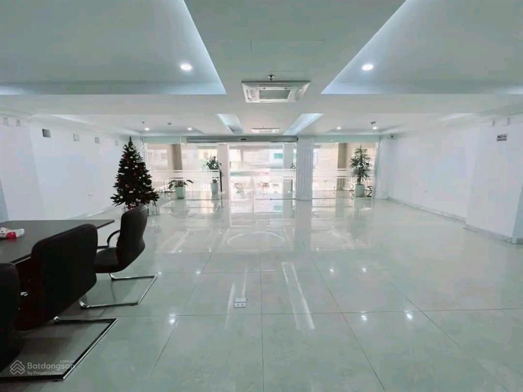 Bán tòa nhà văn phòng trần thái tông, quận cầu giấy, 150m2, 8 tầng (có hầm), ô tô tránh, dòng tiền