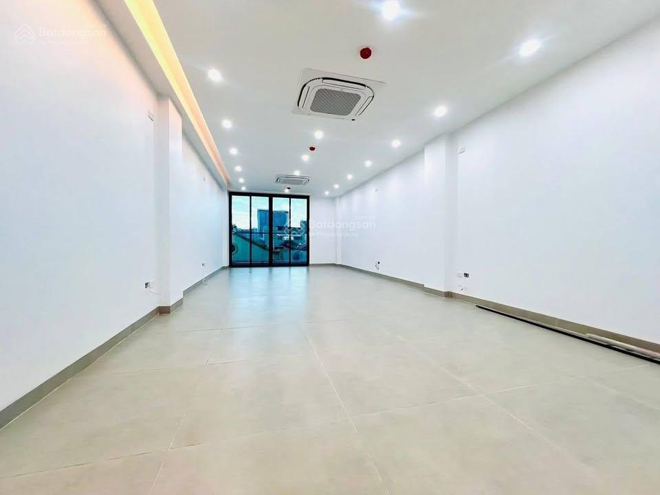 Bán tòa nhà văn phòng trần thái tông, quận cầu giấy, 150m2, 8 tầng (có hầm), ô tô tránh, dòng tiền