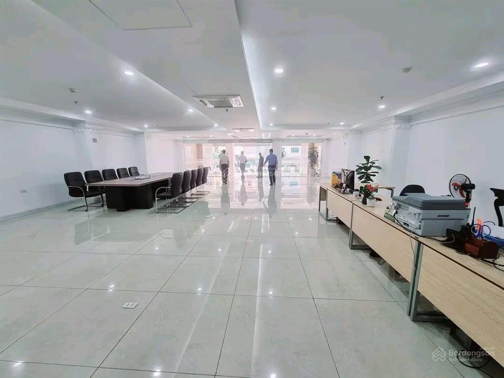 Bán tòa nhà văn phòng trần thái tông, quận cầu giấy, 150m2, 8 tầng (có hầm), ô tô tránh, dòng tiền