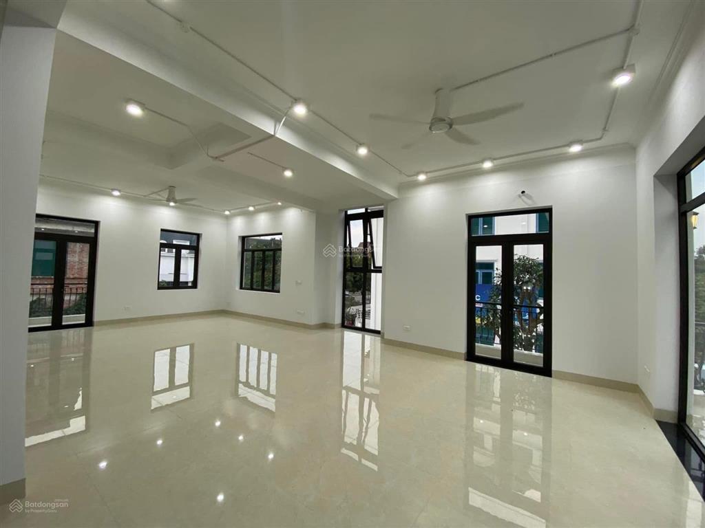 Bán nhà duy tân, 9 tầng, có hầm, 150m2, ô tô tránh dừng đỗ, phân lô, pccc, gpxd chuẩn