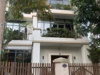 Bán biệt thự trần thái tông, 300m2, lô góc, 3 mặt thoáng, giáp phố, công viên, vỉa hè, ô tô tránh
