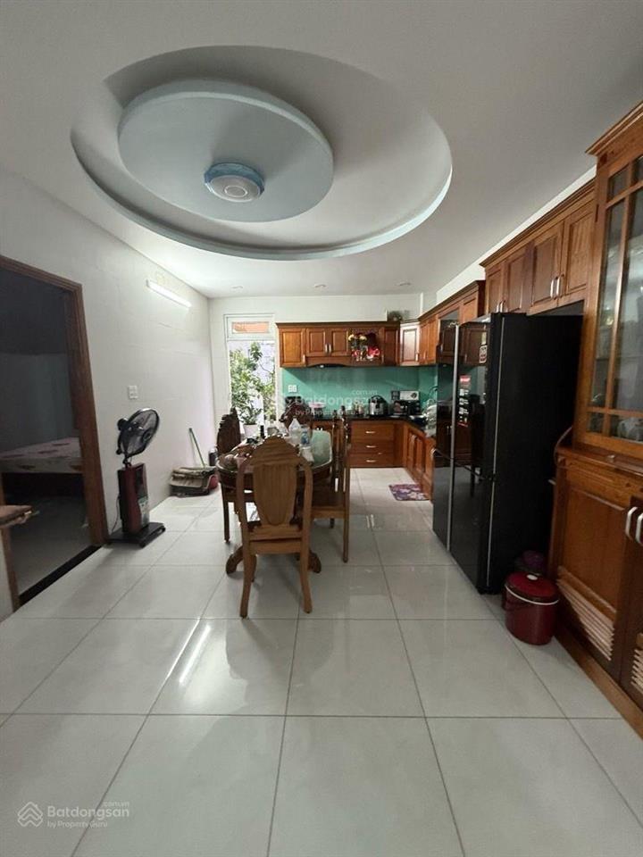 Chủ vừa gửi nhà 2 tầng, hoàn công 100m2 (5x20). cách pvđ 200m. sổ riêng. ngay pvđ. chỉ 8,05 tỷ.