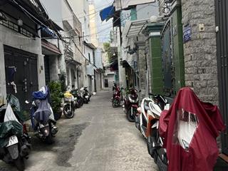 Nhà xinh ngô tất tố, không người trông coi.