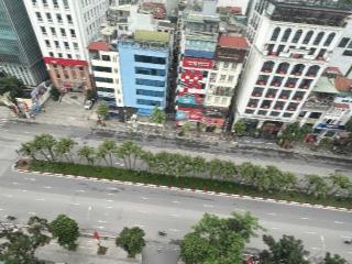 Bán căn hộ phố liễu giai 2 phòng ngủ, 2 vệ sinh. giá 6.9 tỷ