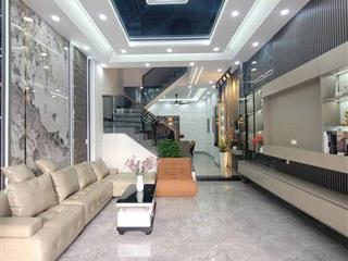 Nhà mới 3 tầng hxh, 1 xẹt linh đông, shr vuông a4, dt 120m2 giá 6.8 t, tặng nội thất