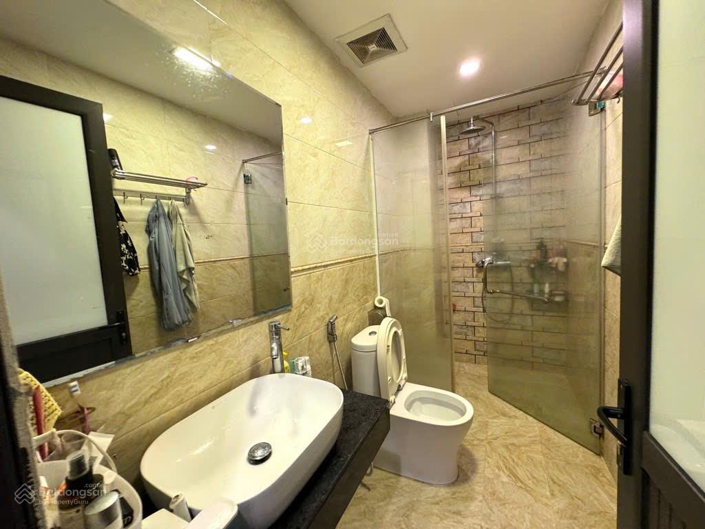 Chủ cần tiền cần bán gấp nhà mặt phố quang trung,hà đông, giá đầu tư, 76m2, vỉa hẻ đá bóng