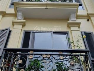 Bán nhà đẹp cầu giấy 40m2 x 7 tầng thang máy  ôtô vào nhà  ngõ thông  khu dân trí cao