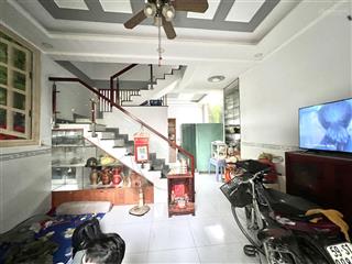 Ra gấp căn gần 40m2 giá 2 tỷ 7 đường ô tô, thông ql13, kdc vạn phúc, bt t chắc chắn