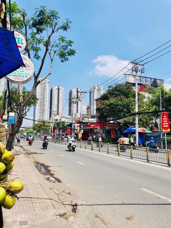 Bán đất tặng nhà, nguyễn thị thập, tân quy, quận 7. dt 630m2  ngang 20m, dòng tiền 1.5tỷ/n. chỉ 5x