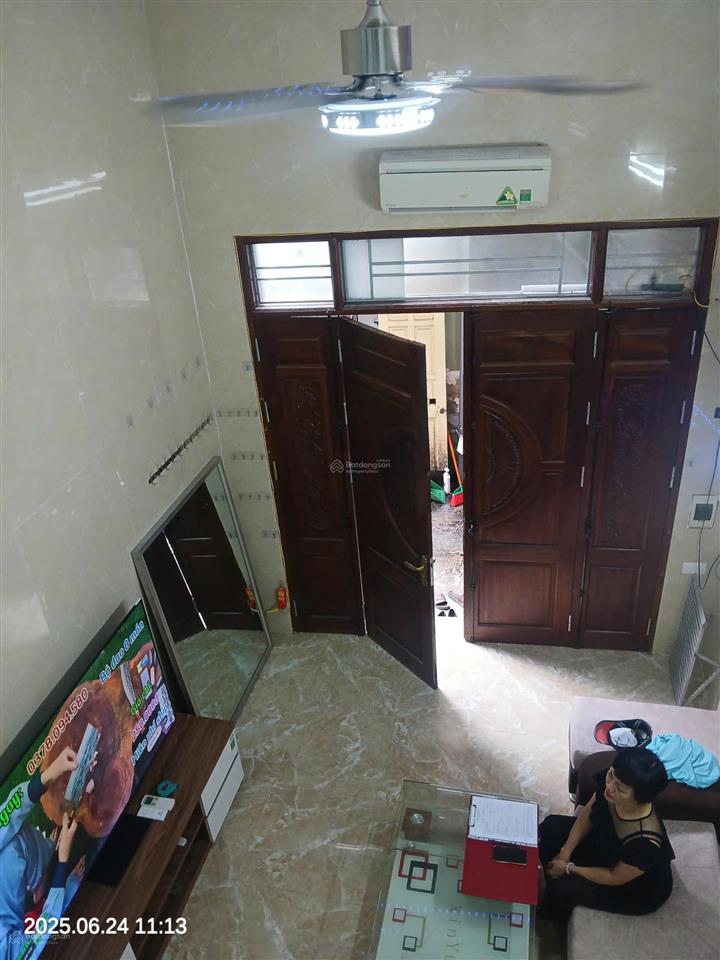 Chính chủ bán nhà gần kđt đại kim kim giang 35m2, 2 tầng, mặt tiền 3,3m, giá 2,15tỷ. full nội thất