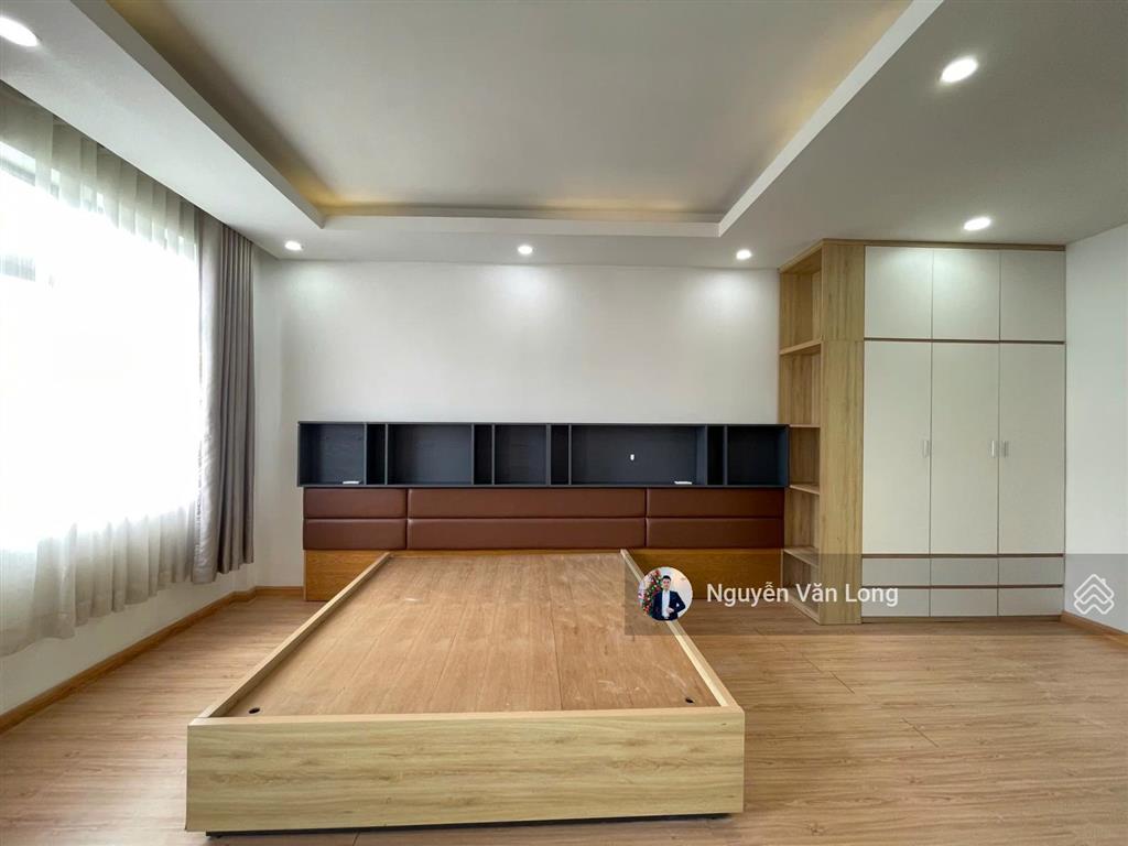 Shophouse hoàn thiện cơ bản có thang máy giá cực hot chỉ 30 triệu.  0923 121 ***