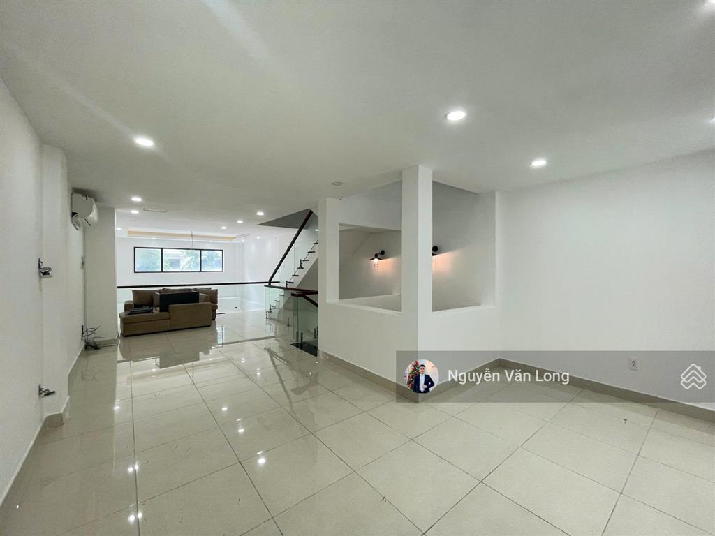 Shophouse hoàn thiện cơ bản có thang máy giá cực hot chỉ 30 triệu.  0923 121 ***