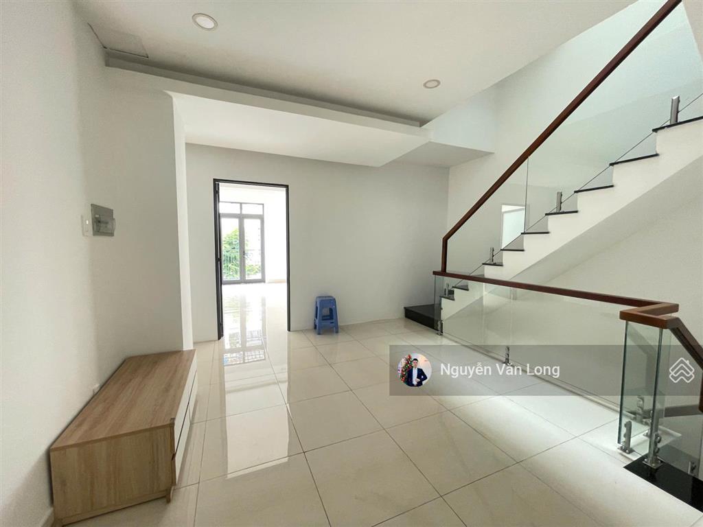 Shophouse hoàn thiện cơ bản có thang máy giá cực hot chỉ 30 triệu.  0923 121 ***