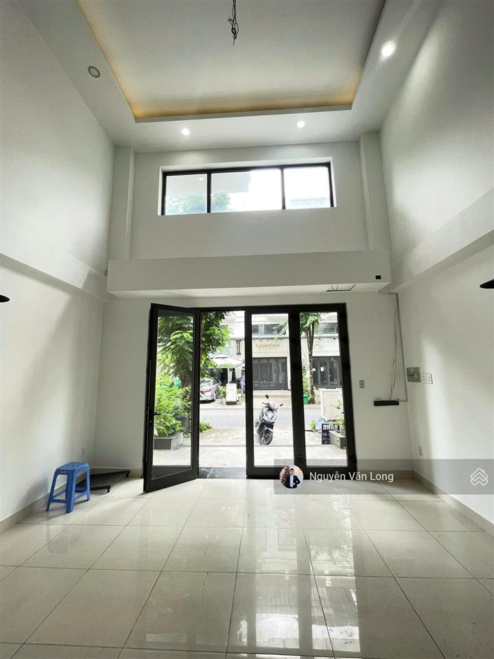 Shophouse hoàn thiện cơ bản có thang máy giá cực hot chỉ 30 triệu.  0923 121 ***