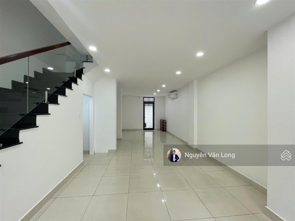 Shophouse hoàn thiện cơ bản có thang máy giá cực hot chỉ 30 triệu.  0923 121 ***