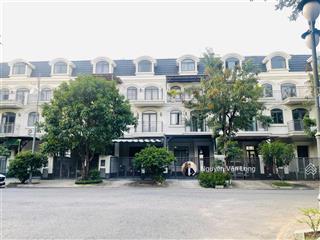 Nhà phố view công viên hoàn thiện nội thất cơ bản mới giá 27tr bao thuế, phí quản lý