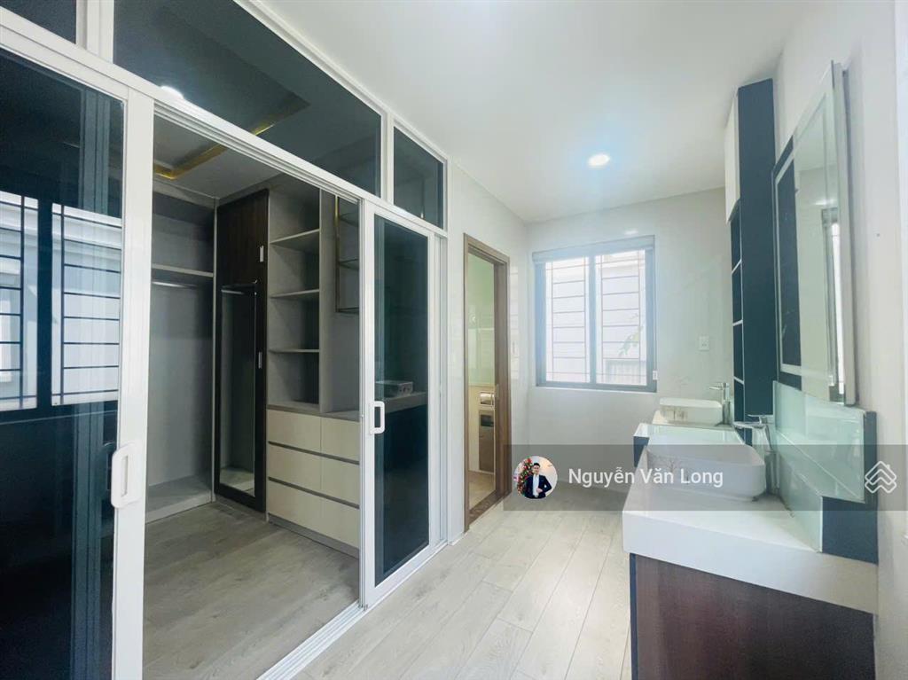 Nhà phố đẹp, căn góc công viên thoáng, sinh khí tốt cho thuê 35 triệu. nhà mới, nội thất xịn sò