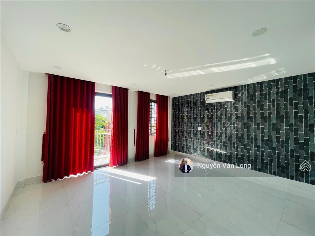 Cho thuê nhà phố hoàn thiện cơ bản view công viên giá 30 triệu, phù hợp kinh doanh, làm văn phòng