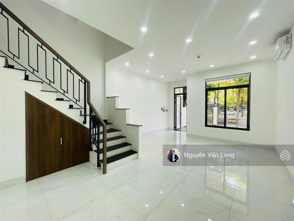 Cho thuê nhà phố hoàn thiện cơ bản view công viên giá 30 triệu, phù hợp kinh doanh, làm văn phòng