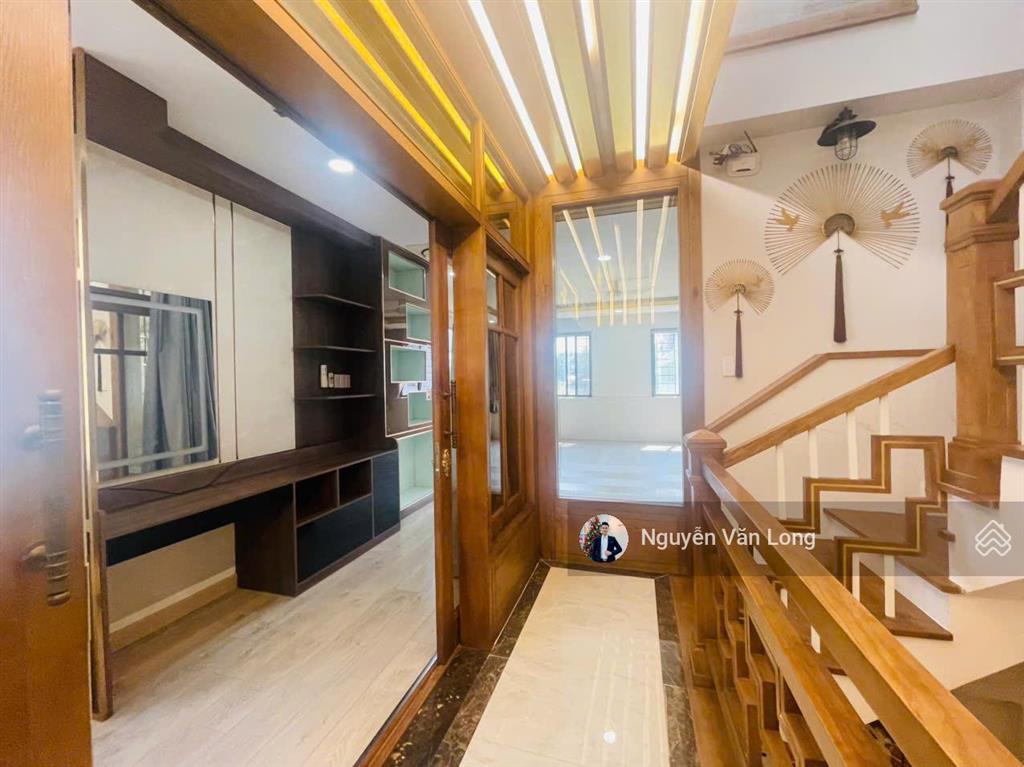 Nhà phố đẹp, căn góc công viên thoáng, sinh khí tốt cho thuê 35 triệu. nhà mới, nội thất xịn sò