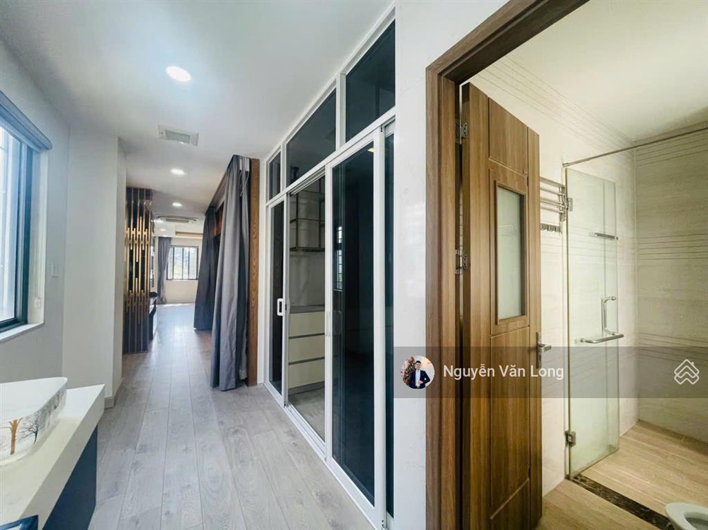 Nhà phố đẹp, căn góc công viên thoáng, sinh khí tốt cho thuê 35 triệu. nhà mới, nội thất xịn sò