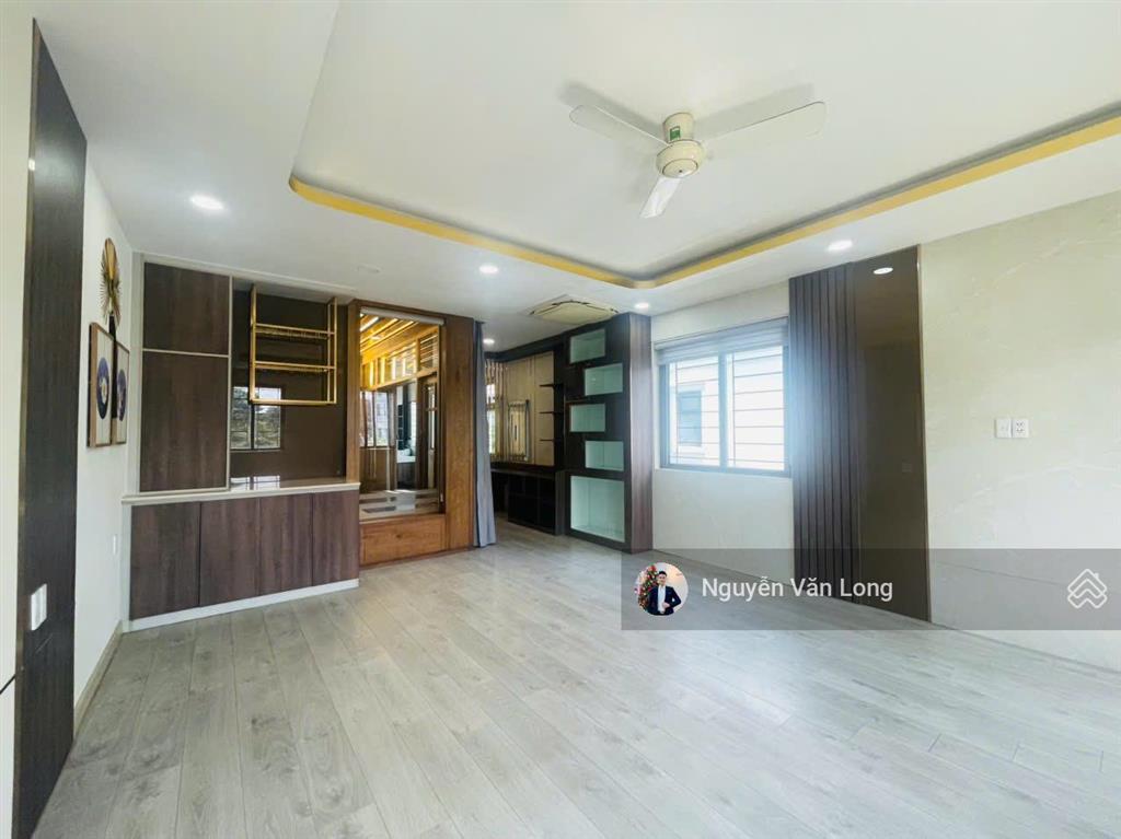 Nhà phố đẹp, căn góc công viên thoáng, sinh khí tốt cho thuê 35 triệu. nhà mới, nội thất xịn sò