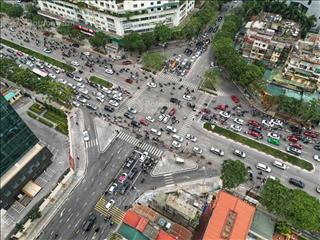 Bán nhà mặt phố huỳnh thúc kháng kéo dài  dt 70m  nhà 8 tầng  mặt tiền 5,5m, nở hậu.