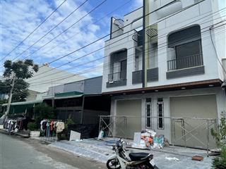 Bán nhà mới xây 1 lầu 1 trệt gần song ngữ lạc hồng phường bửu long. dt 80m2, 3p ngủ, sân xe hơi