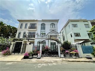 Villa song lập phú mỹ hưng quận 7 xuất ngoại cần chuyển nhượng  vị trí cách hồ bán nguyệt 500m