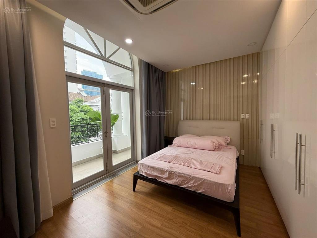 Biệt thự cao cấp phú mỹ hưng  ngay cạnh trường quốc tế canada cis 140m2 nhà mới 3 tầng 40 tỷ