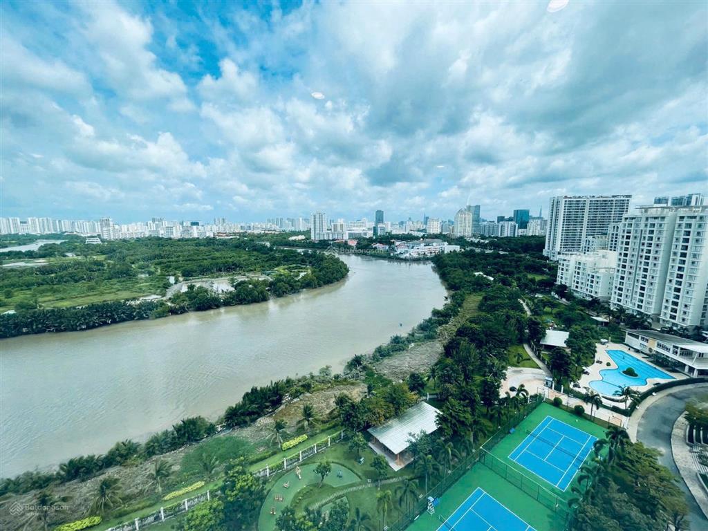 Đâu là thế mạnh của penthouse rộng đến 485m2 phú mỹ hưng quận 7 cùng với view sông toàn cảnh?