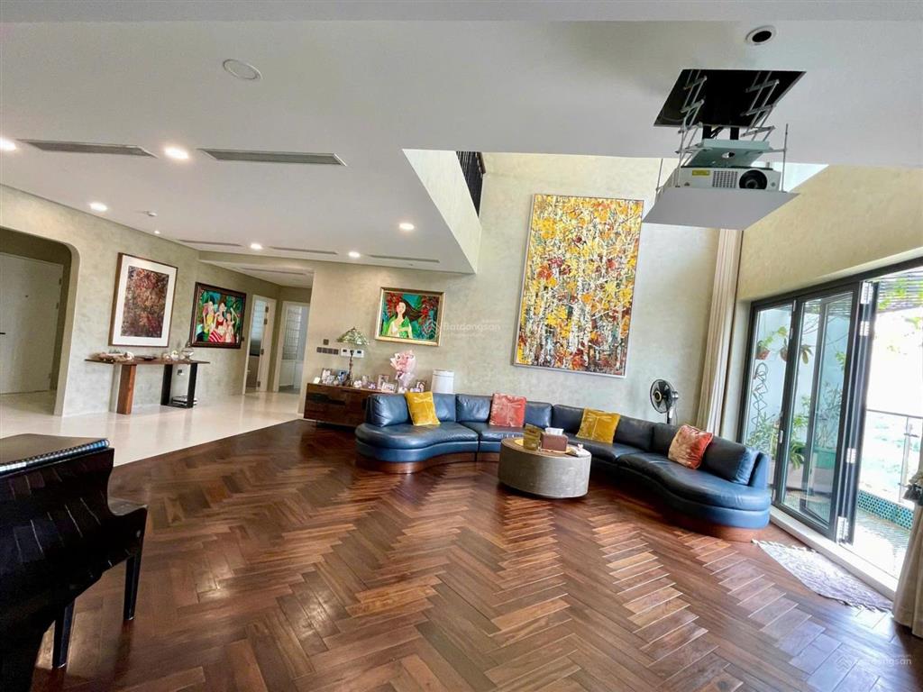 Đâu là thế mạnh của penthouse rộng đến 485m2 phú mỹ hưng quận 7 cùng với view sông toàn cảnh?