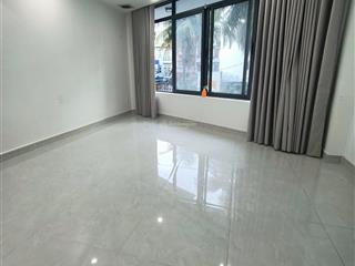 Phòng cửa sổ trời thoáng ngay trung tâm tân bình giáp phú nhuận gần sân bay nhà có thang máy giá rẻ