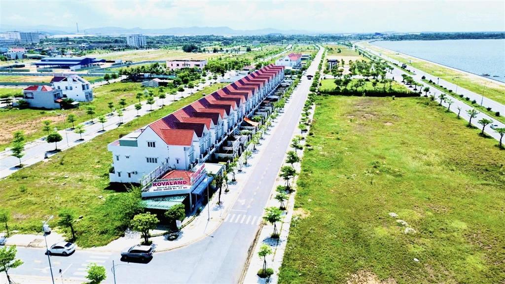 Lô góc vịnh an hoà duy nhất giá đầu tư tại vịnh, hướng tây nam vị trí trung tâm đông đúc kinh doanh