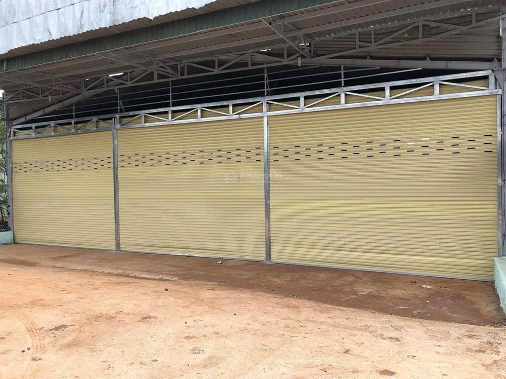 10tỷ5 hạ gía còn 6tỷ5. cho thuê 18tr/tháng thương lượng chính chủ. cần bán xưởng hai mặt tiền