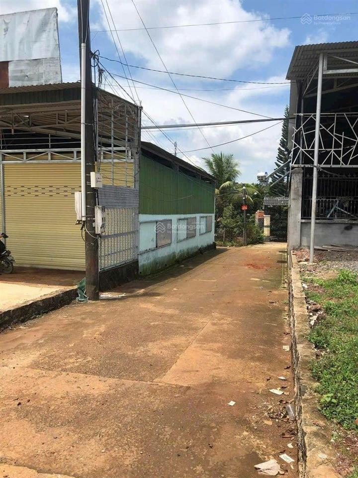 10tỷ5 hạ gía còn 6tỷ5. cho thuê 18tr/tháng thương lượng chính chủ. cần bán xưởng hai mặt tiền