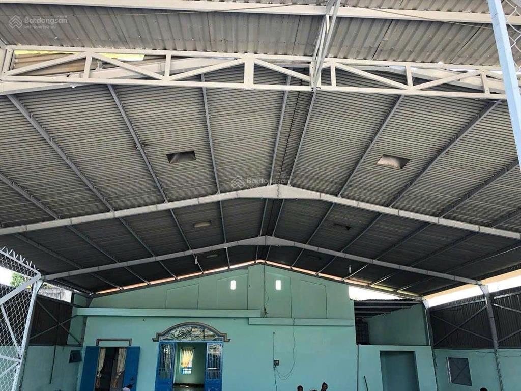 10tỷ5 hạ gía còn 6tỷ5. cho thuê 18tr/tháng thương lượng chính chủ. cần bán xưởng hai mặt tiền