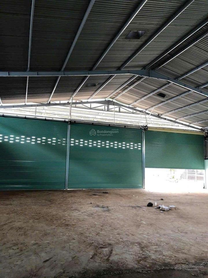 10tỷ5 hạ gía còn 6tỷ5. cho thuê 18tr/tháng thương lượng chính chủ. cần bán xưởng hai mặt tiền