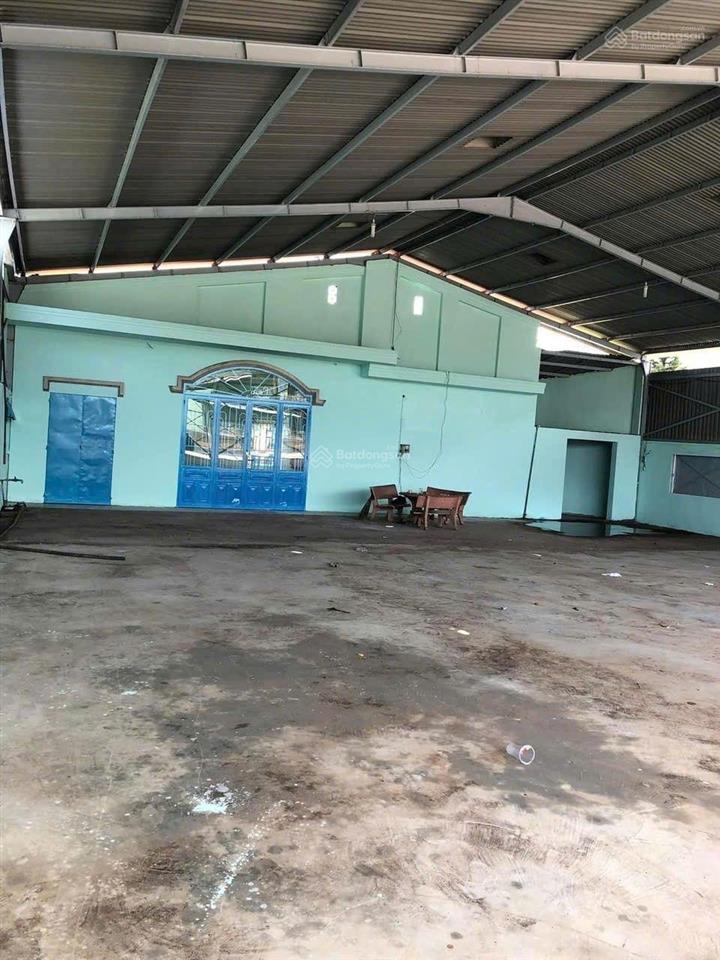 10tỷ5 hạ gía còn 6tỷ5. cho thuê 18tr/tháng thương lượng chính chủ. cần bán xưởng hai mặt tiền