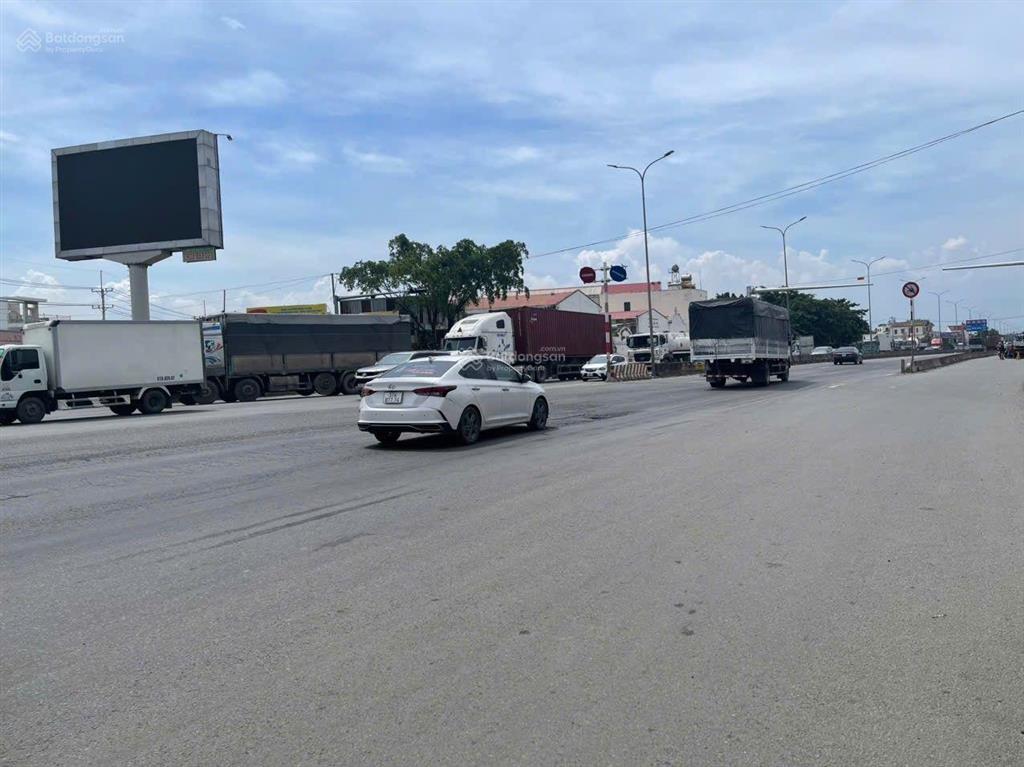Bán nhà xưởng mặt tiền đường ql51. long an long thành. dt 730m2 có 100m2 thổ cư. có gpxd